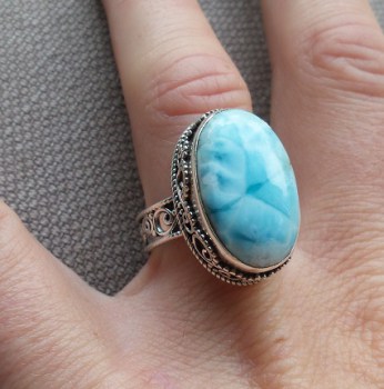 Zilveren ring Larimar gezet in bewerkte setting 17.7 mm